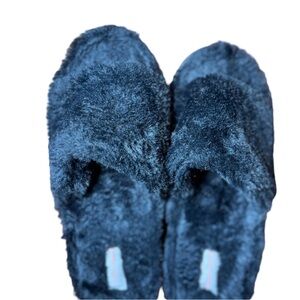 NWOT Easy Spirit black faux fur slides size 8-9